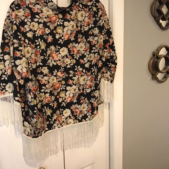 Forever 21 Floral kimono with fringes - Picture 5 of 5